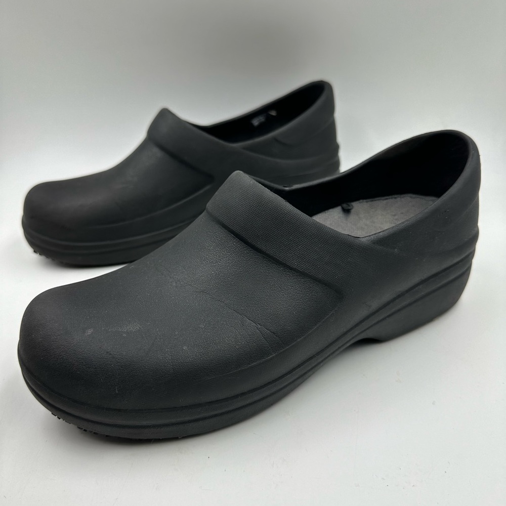 Crocs Neria Pro II womens triple comfort shoes slip resistant clogs black size10